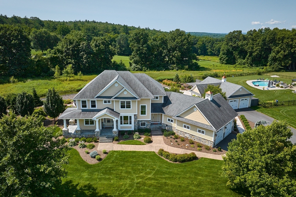 1 Nicholas Lane, Southampton, Massachusetts, 5 Bedrooms Bedrooms, 11 Rooms Rooms,4 BathroomsBathrooms,Residential,For Sale,Nicholas Lane,73556164