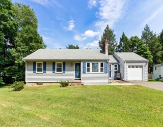 24 Hillside Avenue, Holbrook, Massachusetts, 3 Bedrooms Bedrooms, 7 Rooms Rooms,1 BathroomBathrooms,Residential,For Sale,Hillside Avenue,73556226