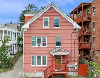 15 1/2 Palmer, Salem, Massachusetts, 6 Bedrooms Bedrooms, 14 Rooms Rooms,3 BathroomsBathrooms,Residential Income,For Sale,Palmer,73556225