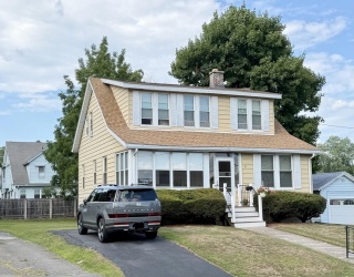 31 King St, Holyoke, Massachusetts, 3 Bedrooms Bedrooms, 6 Rooms Rooms,1.5 BathroomsBathrooms,Residential,For Sale,King St,73556210