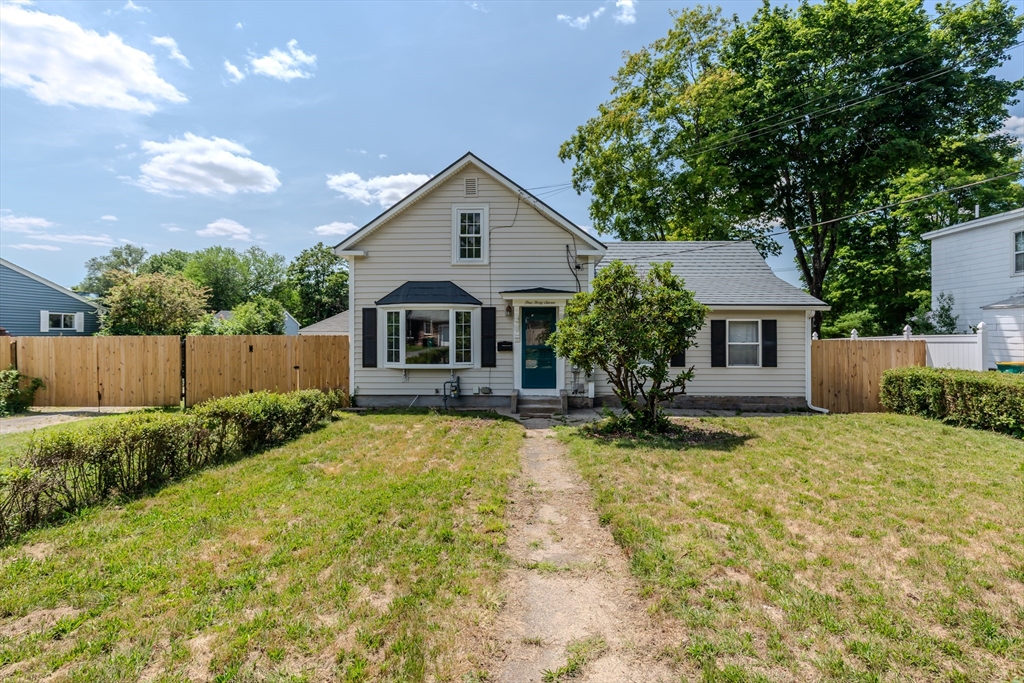 147 Smith St, North Attleboro, Massachusetts, 2 Bedrooms Bedrooms, 4 Rooms Rooms,1 BathroomBathrooms,Residential,For Sale,Smith St,73556229