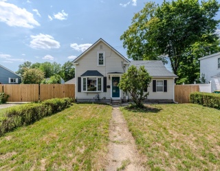 147 Smith St, North Attleboro, Massachusetts, 2 Bedrooms Bedrooms, 4 Rooms Rooms,1 BathroomBathrooms,Residential,For Sale,Smith St,73556229