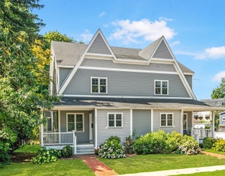 121 Salem St, Reading, Massachusetts, 3 Bedrooms Bedrooms, 8 Rooms Rooms,2.5 BathroomsBathrooms,Residential,For Sale,Salem St,73556215