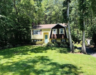 152 Forest Street, Franklin, Massachusetts, 3 Bedrooms Bedrooms, 8 Rooms Rooms,1 BathroomBathrooms,Residential,For Sale,Forest Street,73551370