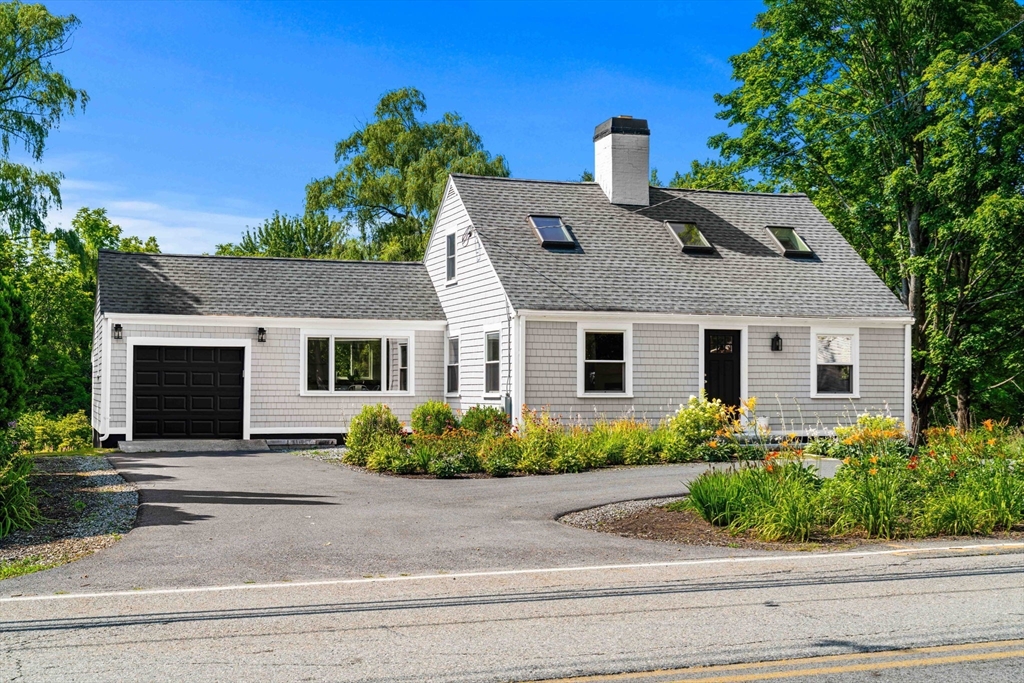 185 Hollis St, Groton, Massachusetts, 3 Bedrooms Bedrooms, 6 Rooms Rooms,2.5 BathroomsBathrooms,Residential,For Sale,Hollis St,73556251