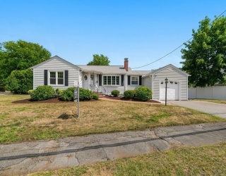 4 Abbott Rd, Waltham, Massachusetts, 3 Bedrooms Bedrooms, 8 Rooms Rooms,1.5 BathroomsBathrooms,Residential,For Sale,Abbott Rd,73556254