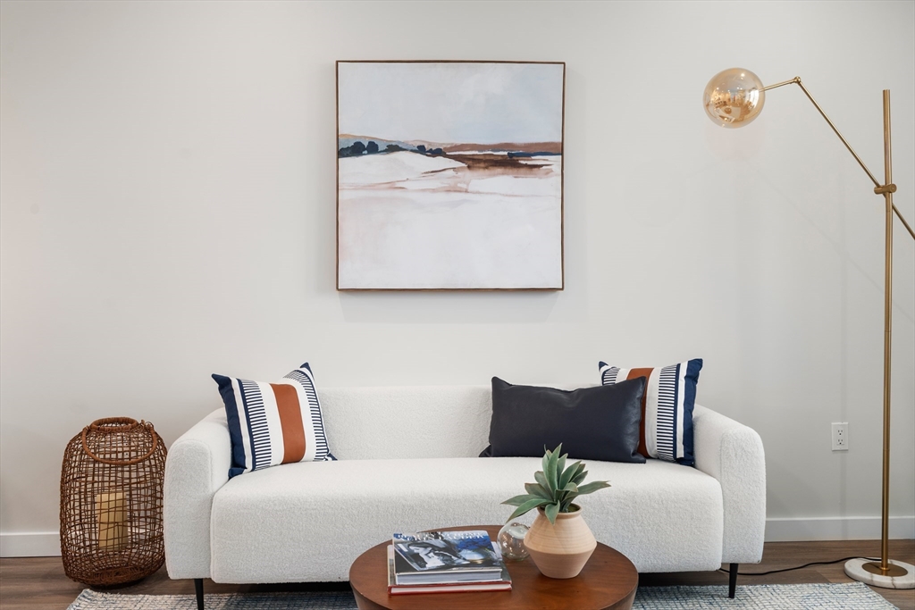 10 Somerset, Winthrop, Massachusetts, 1 Bedroom Bedrooms, 3 Rooms Rooms,1 BathroomBathrooms,Residential,For Sale,Somerset,73556252