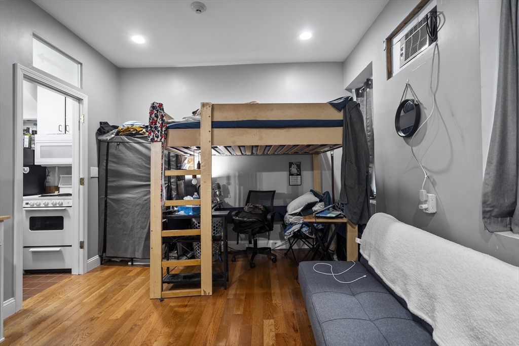 103 W 4th St, Boston, Massachusetts, 1 Room Rooms,1 BathroomBathrooms,Residential Lease,For Rent,W 4th St,73556256