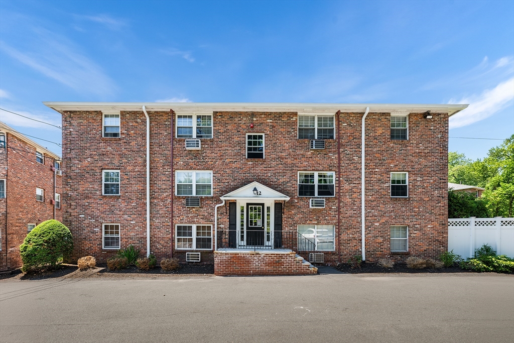 12 Colonial Village Dr, Arlington, Massachusetts, 1 Bedroom Bedrooms, 3 Rooms Rooms,1 BathroomBathrooms,Residential,For Sale,Colonial Village Dr,73556266