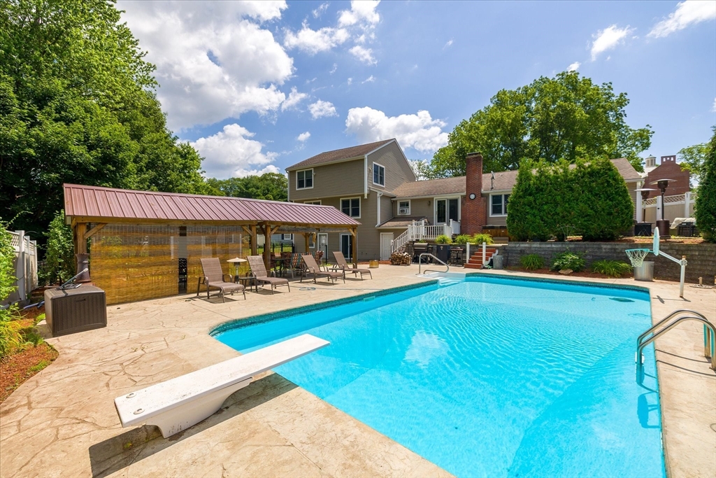 3 Arrowhead Ave, Auburn, Massachusetts, 5 Bedrooms Bedrooms, 5 Rooms Rooms,4.5 BathroomsBathrooms,Residential,For Sale,Arrowhead Ave,73556273