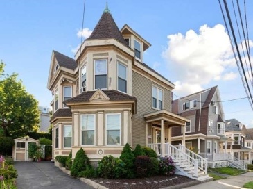 52 Eastern Ave, Lynn, Massachusetts, 5 Bedrooms Bedrooms, 12 Rooms Rooms,3 BathroomsBathrooms,Residential Income,For Sale,Eastern Ave,73556275