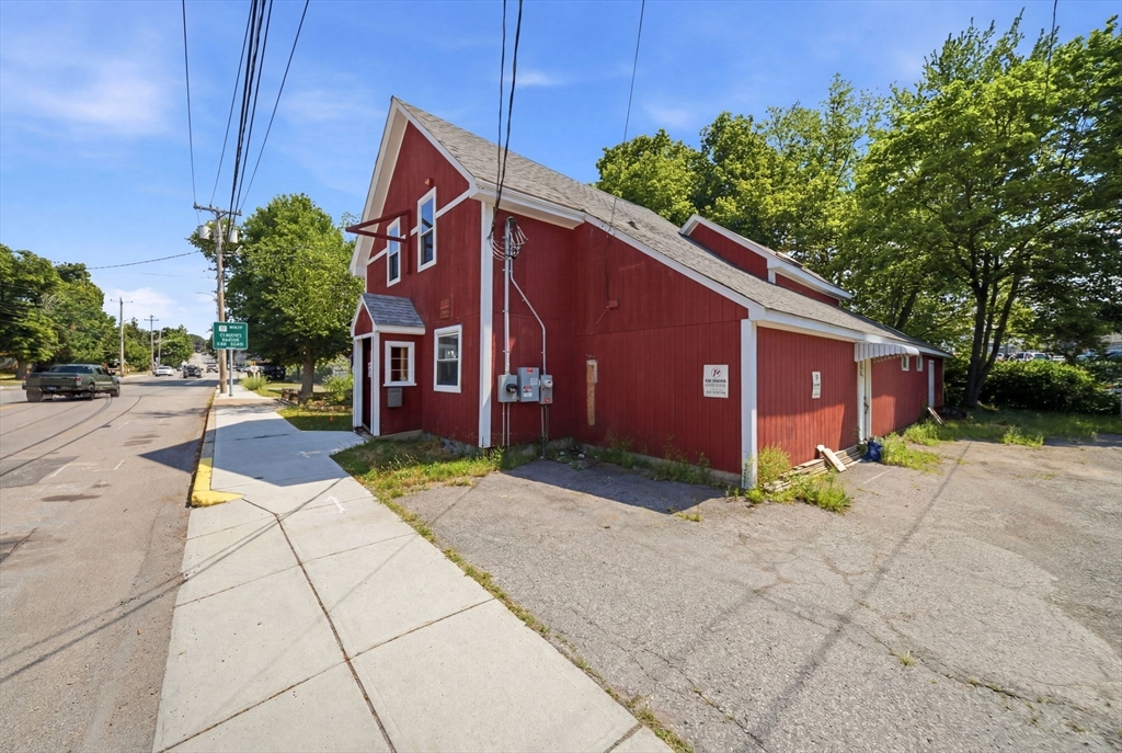 335 North Washington St, North Attleboro, Massachusetts, 2 Bedrooms Bedrooms, 15 Rooms Rooms,1.5 BathroomsBathrooms,Residential Income,For Sale,North Washington St,73556284