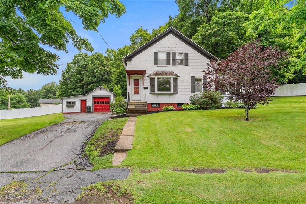130 Summer St, North Brookfield, Massachusetts, 3 Bedrooms Bedrooms, 7 Rooms Rooms,1.5 BathroomsBathrooms,Residential,For Sale,Summer St,73556283