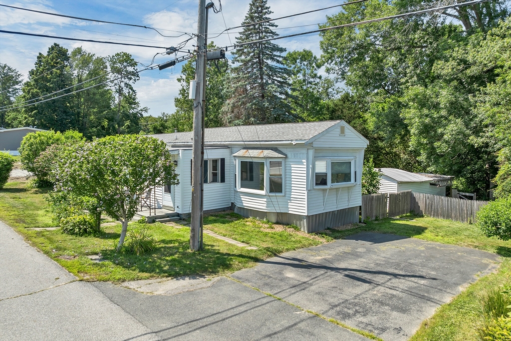 5 A Street, Seabrook, New Hampshire, 2 Bedrooms Bedrooms, 5 Rooms Rooms,1 BathroomBathrooms,Residential,For Sale,A Street,73556287