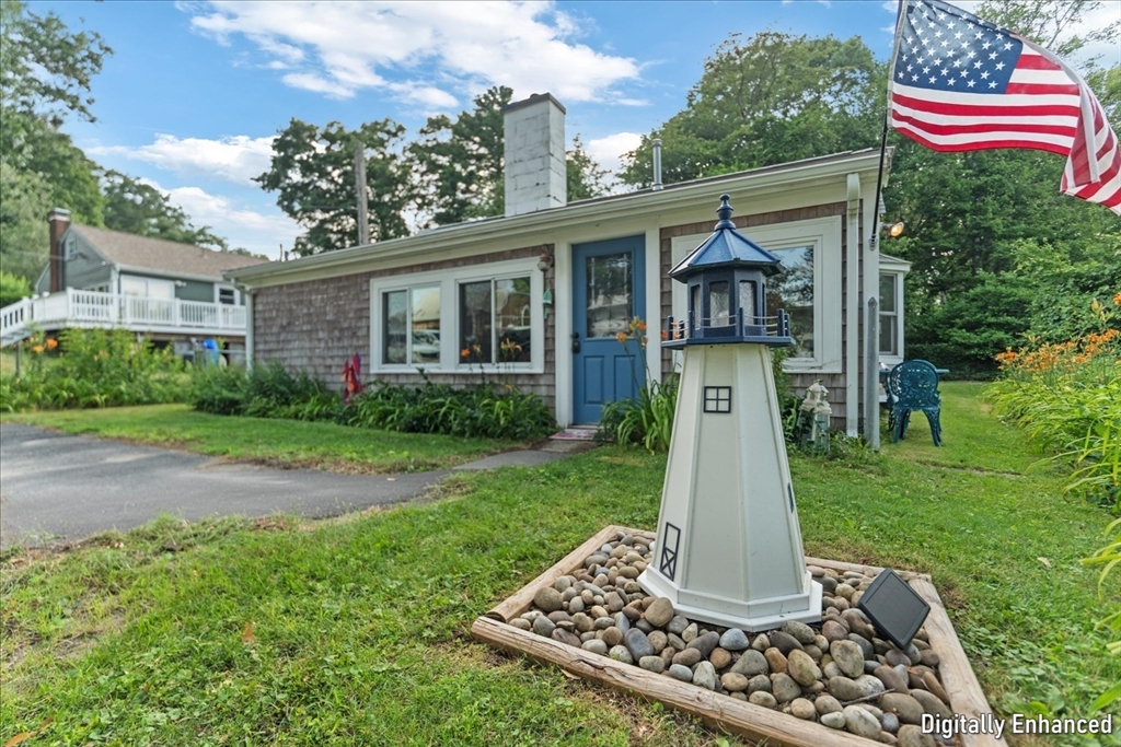 15 Charles St, Lakeville, Massachusetts, 2 Bedrooms Bedrooms, 4 Rooms Rooms,1 BathroomBathrooms,Residential,For Sale,Charles St,73556288