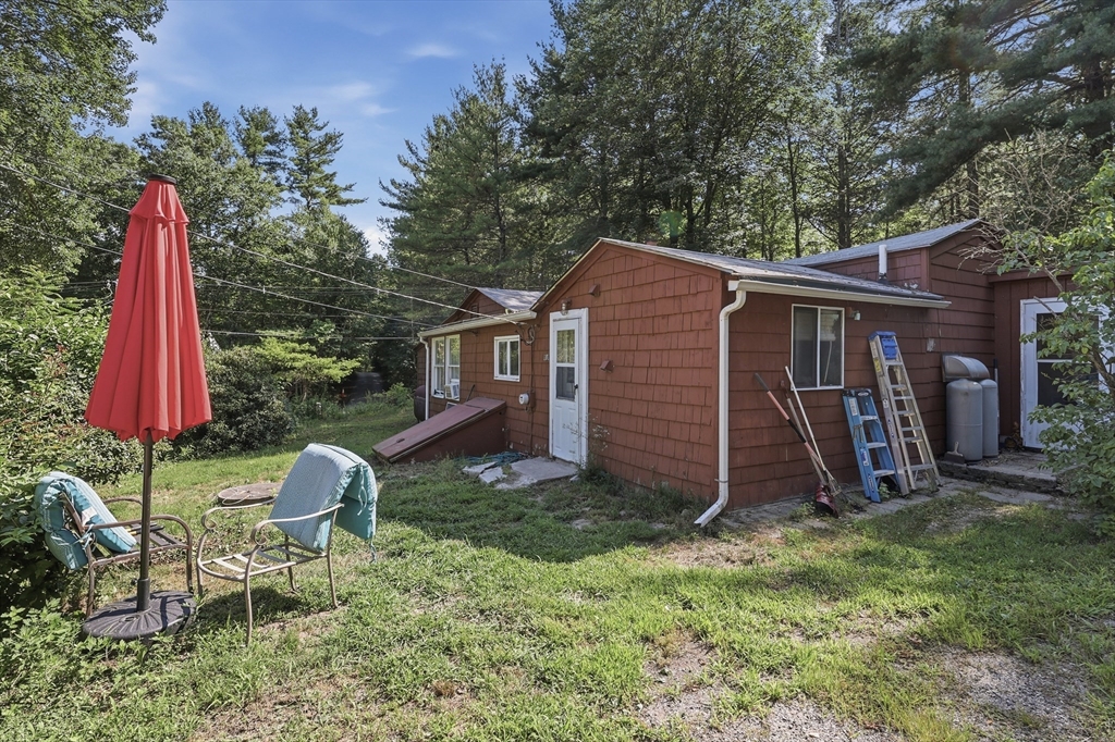 101 Whitins Rd, Sutton, Massachusetts, 2 Bedrooms Bedrooms, 7 Rooms Rooms,1 BathroomBathrooms,Residential,For Sale,Whitins Rd,73556297