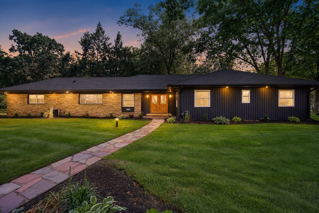127 Magnolia Cir, Longmeadow, Massachusetts, 4 Bedrooms Bedrooms, 7 Rooms Rooms,2 BathroomsBathrooms,Residential,For Sale,Magnolia Cir,73545472