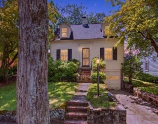 25 Leland Rd, Brookline, Massachusetts, 3 Bedrooms Bedrooms, 6 Rooms Rooms,1.5 BathroomsBathrooms,Residential,For Sale,Leland Rd,73556320