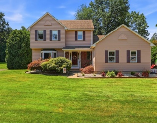 16 Lessard, East Longmeadow, Massachusetts, 3 Bedrooms Bedrooms, 7 Rooms Rooms,1.5 BathroomsBathrooms,Residential,For Sale,Lessard,73556318