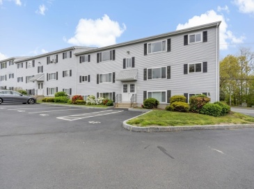 5455 N Main St, Fall River, Massachusetts, 2 Bedrooms Bedrooms, 4 Rooms Rooms,1 BathroomBathrooms,Residential,For Sale,N Main St,73518409