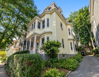 137-139 Morrison Ave, Somerville, Massachusetts, 5 Bedrooms Bedrooms, 12 Rooms Rooms,3 BathroomsBathrooms,Residential Income,For Sale,Morrison Ave,73556176