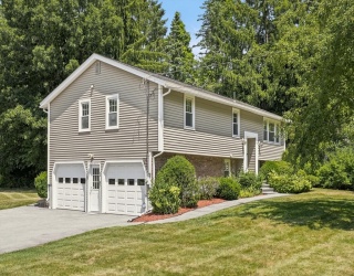 46 River Rd, Tewksbury, Massachusetts, 3 Bedrooms Bedrooms, 7 Rooms Rooms,2 BathroomsBathrooms,Residential,For Sale,River Rd,73555990