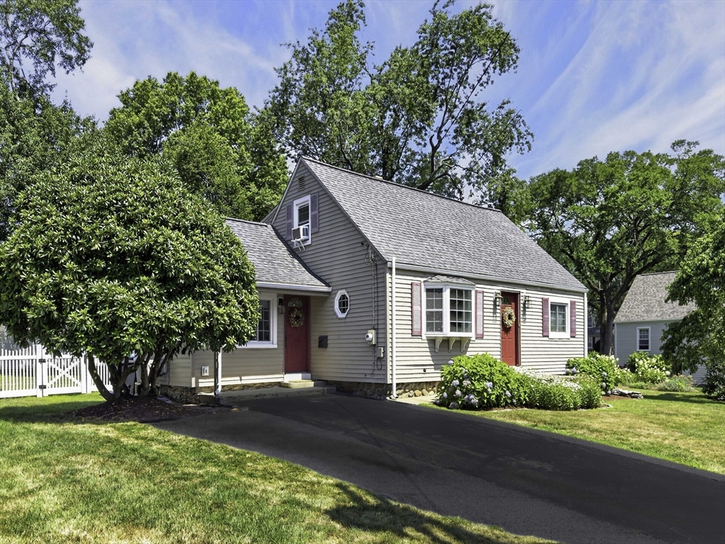 47 Maple Cir, Shrewsbury, Massachusetts, 4 Bedrooms Bedrooms, 8 Rooms Rooms,1.5 BathroomsBathrooms,Residential,For Sale,Maple Cir,73556334