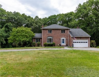 20 Lincoln Drive, North Smithfield, Rhode Island, 4 Bedrooms Bedrooms, 10 Rooms Rooms,3.5 BathroomsBathrooms,Residential,For Sale,Lincoln Drive,73556336
