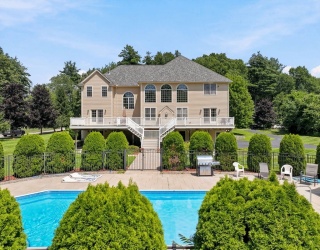 7 Jordyn Lane, Andover, Massachusetts, 4 Bedrooms Bedrooms, 14 Rooms Rooms,4.5 BathroomsBathrooms,Residential,For Sale,Jordyn Lane,73556190