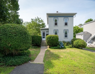 32 Blynman Avenue, Gloucester, Massachusetts, 4 Bedrooms Bedrooms, 10 Rooms Rooms,2 BathroomsBathrooms,Residential,For Sale,Blynman Avenue,73556343
