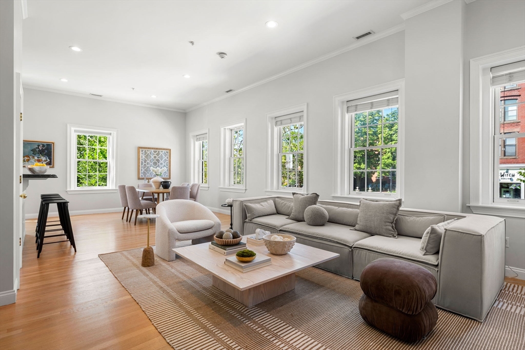141 Washington St, Salem, Massachusetts, 3 Bedrooms Bedrooms, 6 Rooms Rooms,2.5 BathroomsBathrooms,Residential,For Sale,Washington St,73556003