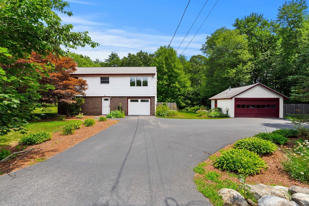 71 Garrison Street, Chelmsford, Massachusetts, 3 Bedrooms Bedrooms, 8 Rooms Rooms,2 BathroomsBathrooms,Residential,For Sale,Garrison Street,73549393