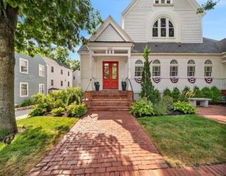 142 Main St, Amesbury, Massachusetts, 2 Bedrooms Bedrooms, 3 Rooms Rooms,1.5 BathroomsBathrooms,Residential,For Sale,Main St,73556351