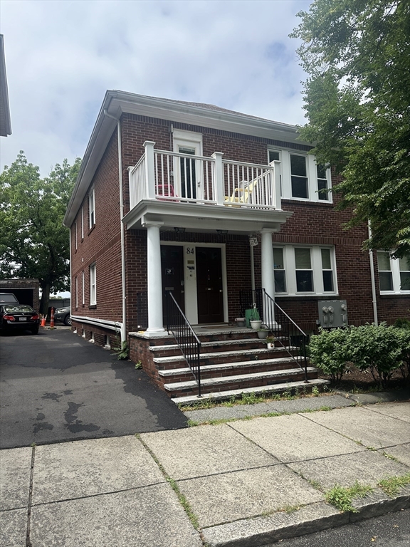 84 Lawton St., Brookline, Massachusetts, 3 Bedrooms Bedrooms, 6 Rooms Rooms,1.5 BathroomsBathrooms,Residential Lease,For Rent,Lawton St.,73556011