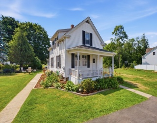 62 Pleasant St, Hopkinton, Massachusetts, 3 Bedrooms Bedrooms, 6 Rooms Rooms,2 BathroomsBathrooms,Residential,For Sale,Pleasant St,73556361