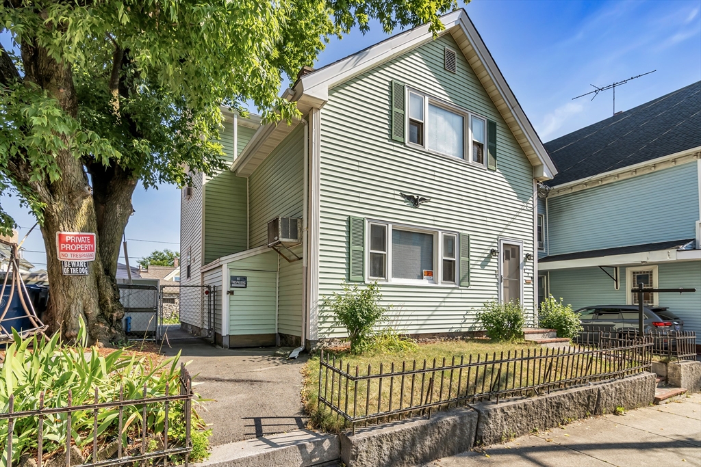 378 Haverhill St, Lawrence, Massachusetts, 3 Bedrooms Bedrooms, 9 Rooms Rooms,3 BathroomsBathrooms,Residential Income,For Sale,Haverhill St,73556368