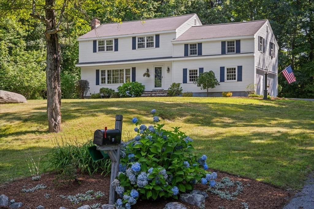 11 Hickory Rd, Southborough, Massachusetts, 4 Bedrooms Bedrooms, 8 Rooms Rooms,2.5 BathroomsBathrooms,Residential,For Sale,Hickory Rd,73553288