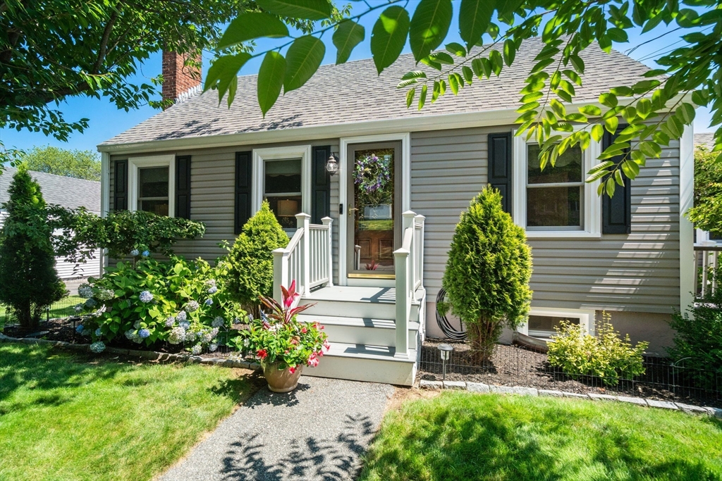 86 Redfield Rd, Wakefield, Massachusetts, 3 Bedrooms Bedrooms, 6 Rooms Rooms,1.5 BathroomsBathrooms,Residential,For Sale,Redfield Rd,73553661