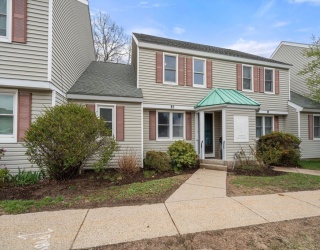 85 Victoria Heights, Boston, Massachusetts, 3 Bedrooms Bedrooms, 8 Rooms Rooms,2.5 BathroomsBathrooms,Residential,For Sale,Victoria Heights,73556042