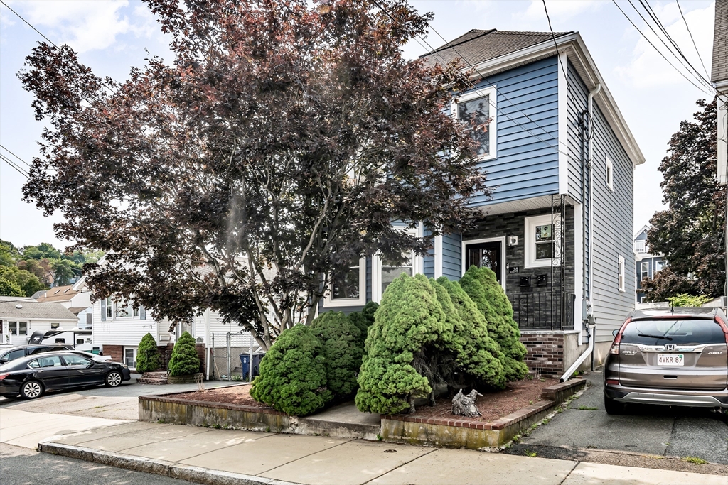38 Barrett St, Revere, Massachusetts, 5 Bedrooms Bedrooms, 10 Rooms Rooms,3 BathroomsBathrooms,Residential Income,For Sale,Barrett St,73556154