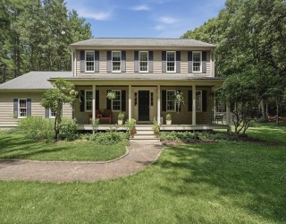 31 Pine Street, Middleboro, Massachusetts, 3 Bedrooms Bedrooms, 7 Rooms Rooms,2.5 BathroomsBathrooms,Residential,For Sale,Pine Street,73556157