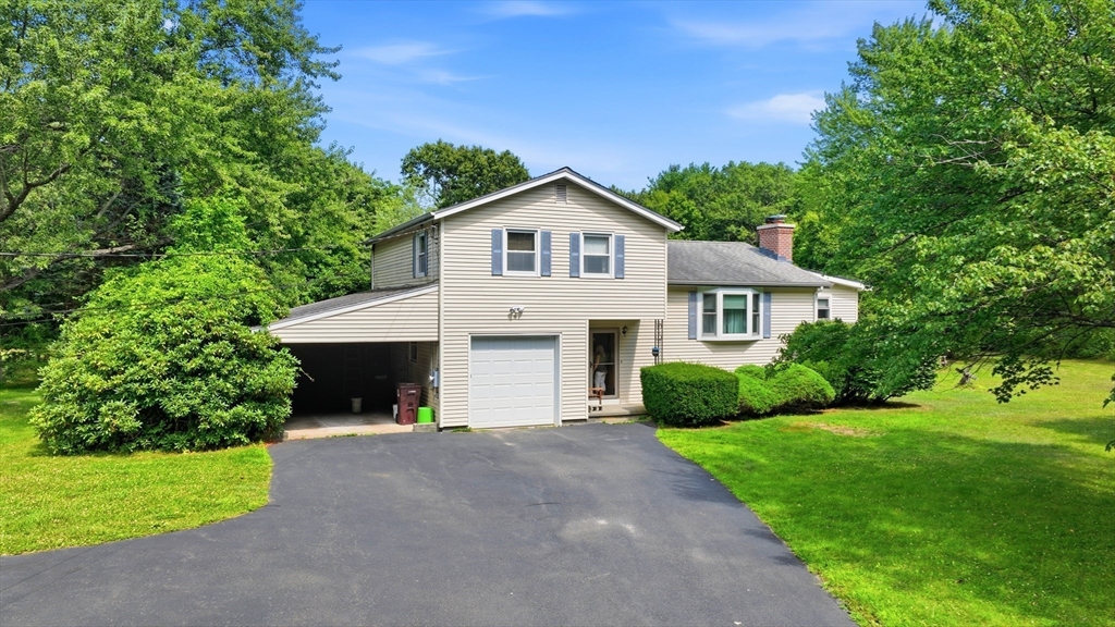 297 Montgomery Road, Westfield, Massachusetts, 3 Bedrooms Bedrooms, 6 Rooms Rooms,1.5 BathroomsBathrooms,Residential,For Sale,Montgomery Road,73556403