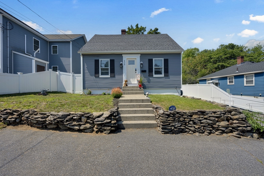 608 Abbott Ave, Leominster, Massachusetts, 2 Bedrooms Bedrooms, 5 Rooms Rooms,1 BathroomBathrooms,Residential,For Sale,Abbott Ave,73556168