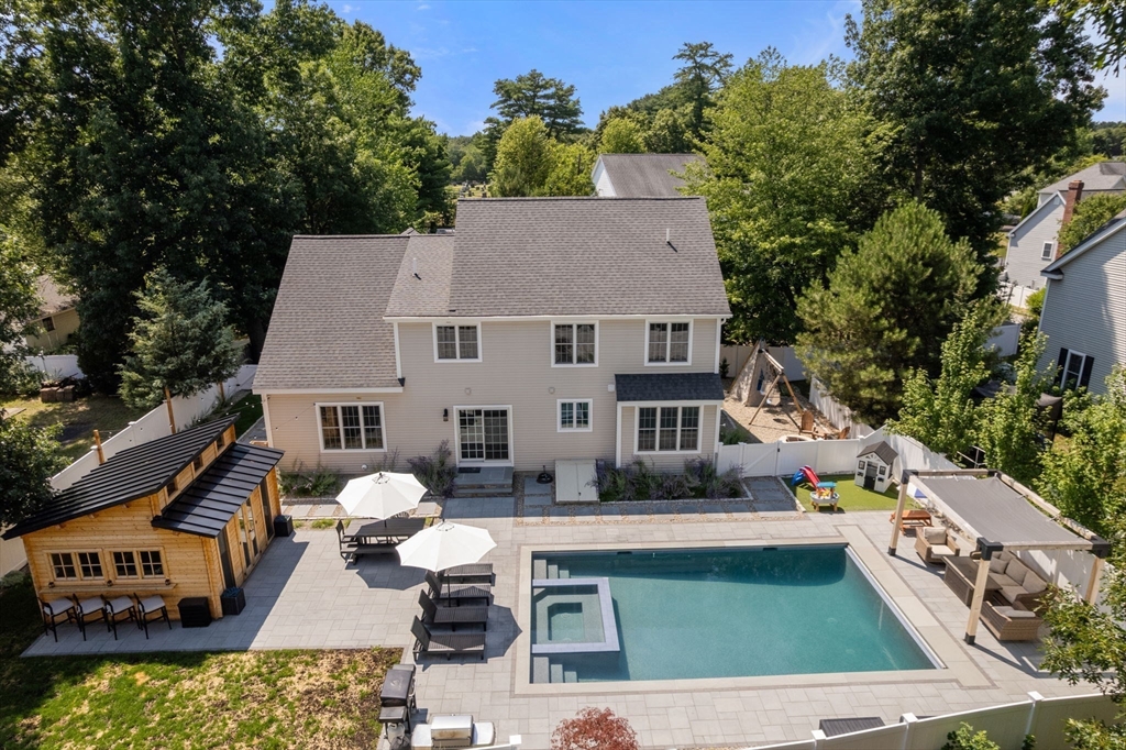 94 Fenwick Street, Framingham, Massachusetts, 4 Bedrooms Bedrooms, 9 Rooms Rooms,2.5 BathroomsBathrooms,Residential,For Sale,Fenwick Street,73556408