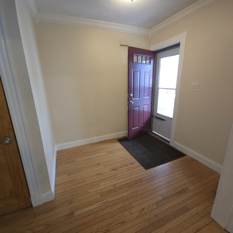 10-12 Alcott Park, Malden, Massachusetts, 3 Bedrooms Bedrooms, 8 Rooms Rooms,2 BathroomsBathrooms,Residential Lease,For Rent,Alcott Park,73556173
