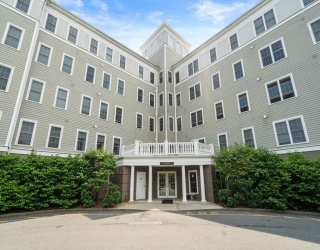 8 Crowninshield St, Peabody, Massachusetts, 2 Bedrooms Bedrooms, 4 Rooms Rooms,2 BathroomsBathrooms,Residential,For Sale,Crowninshield St,73556065