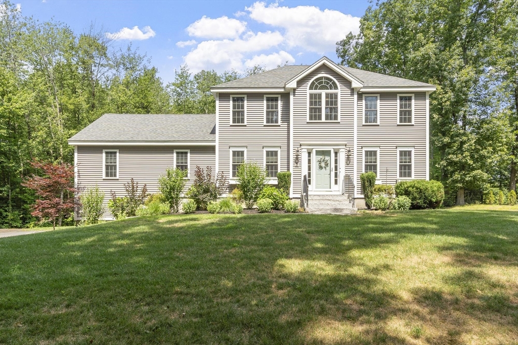 95 Prescott St, Rutland, Massachusetts, 3 Bedrooms Bedrooms, 7 Rooms Rooms,2.5 BathroomsBathrooms,Residential,For Sale,Prescott St,73556183