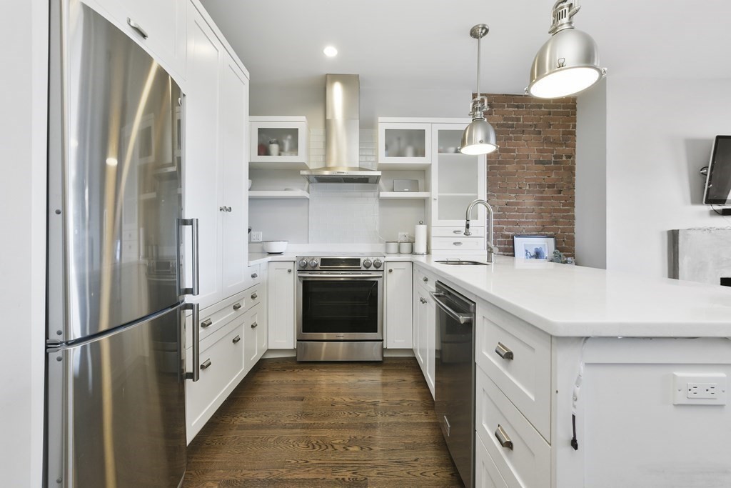 482 Beacon St, Boston, Massachusetts, 1 Bedroom Bedrooms, 3 Rooms Rooms,1 BathroomBathrooms,Residential Lease,For Rent,Beacon St,73545963