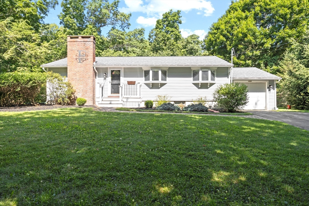 1093 Main St, Norwell, Massachusetts, 3 Bedrooms Bedrooms, 6 Rooms Rooms,1 BathroomBathrooms,Residential Lease,For Rent,Main St,73556417