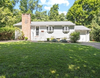 1093 Main St, Norwell, Massachusetts, 3 Bedrooms Bedrooms, 6 Rooms Rooms,1 BathroomBathrooms,Residential Lease,For Rent,Main St,73556417